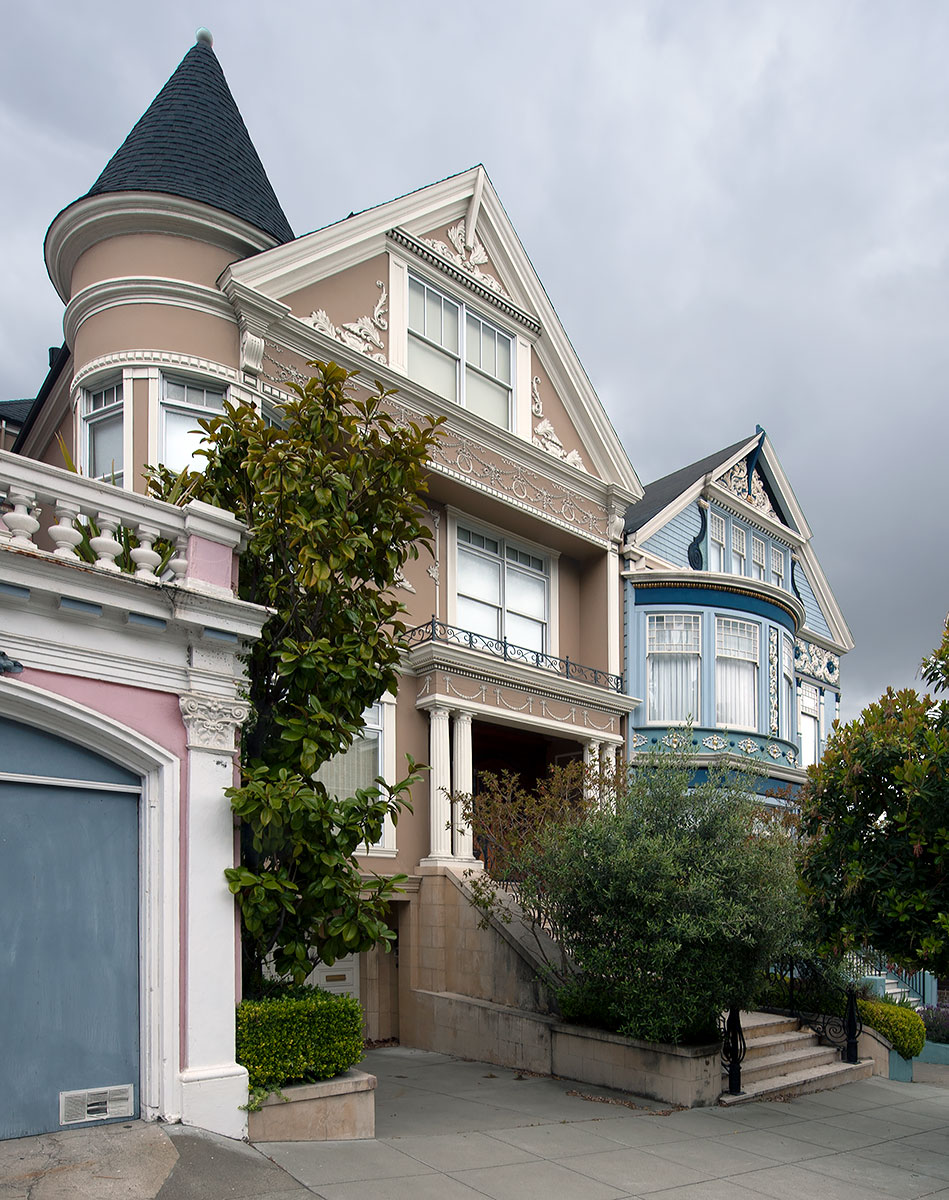 2602 and 2604 Pacific Avenue in Pacific Heights was designed by Newsom & Newsom and built in 1899.