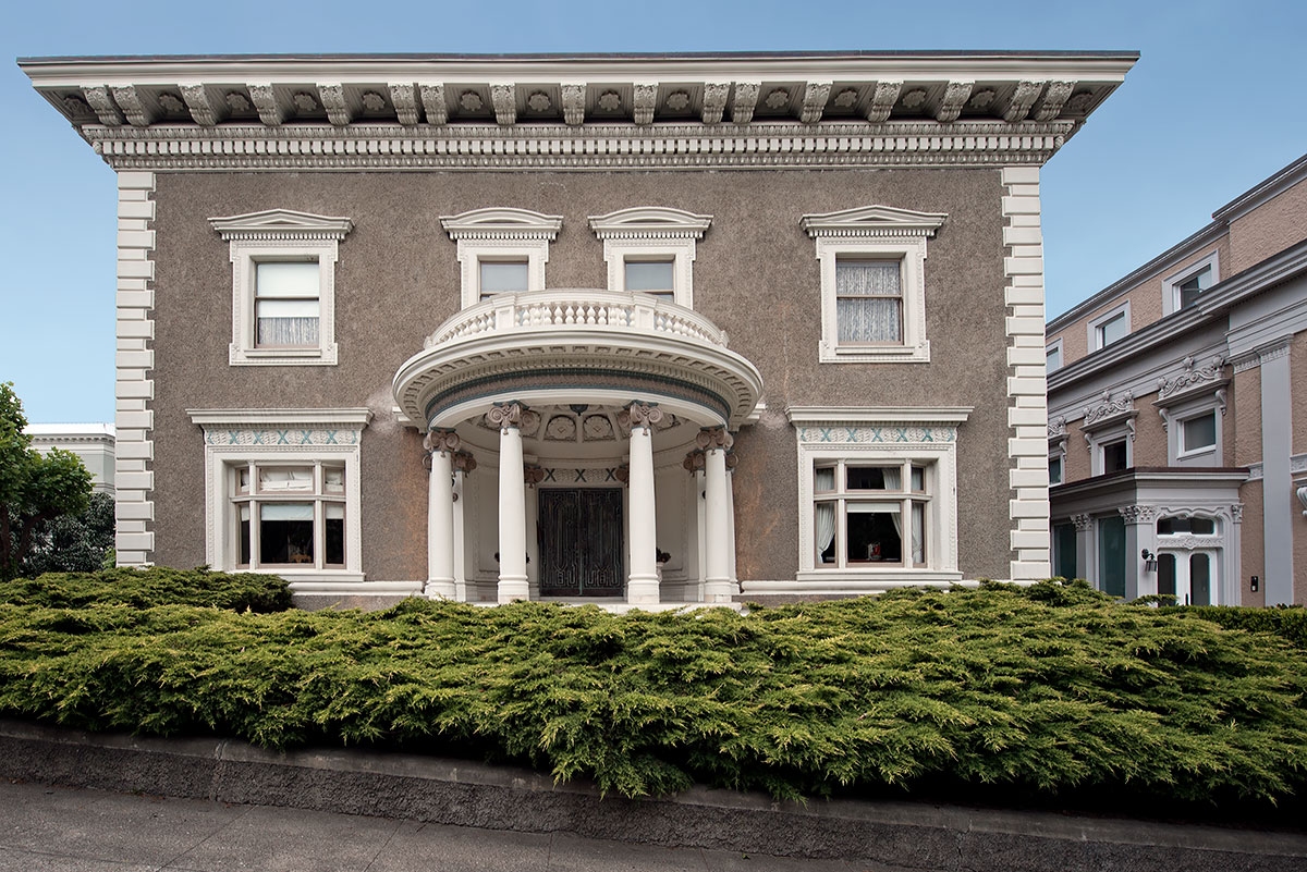 2698 Pacific Avenue in Pacific Heights was designed by Newsom & Newsom and built in 1904.