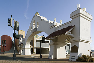 California Historical Landmark #931: Lodi Arch