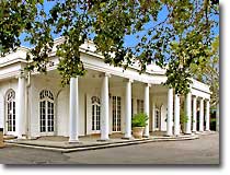 Le Petit Trianon in Cupertino