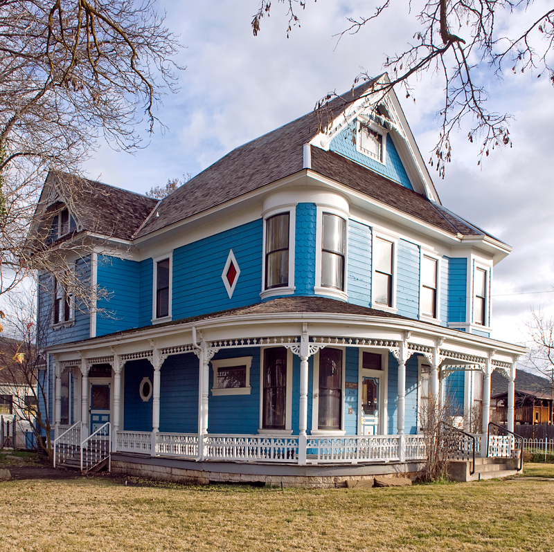 West Miner Street Historic District in Yreka: Charles Fry Home