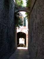 Typical Old Town Passage. All photographs copyright © 2001 by Alvis Hendley.