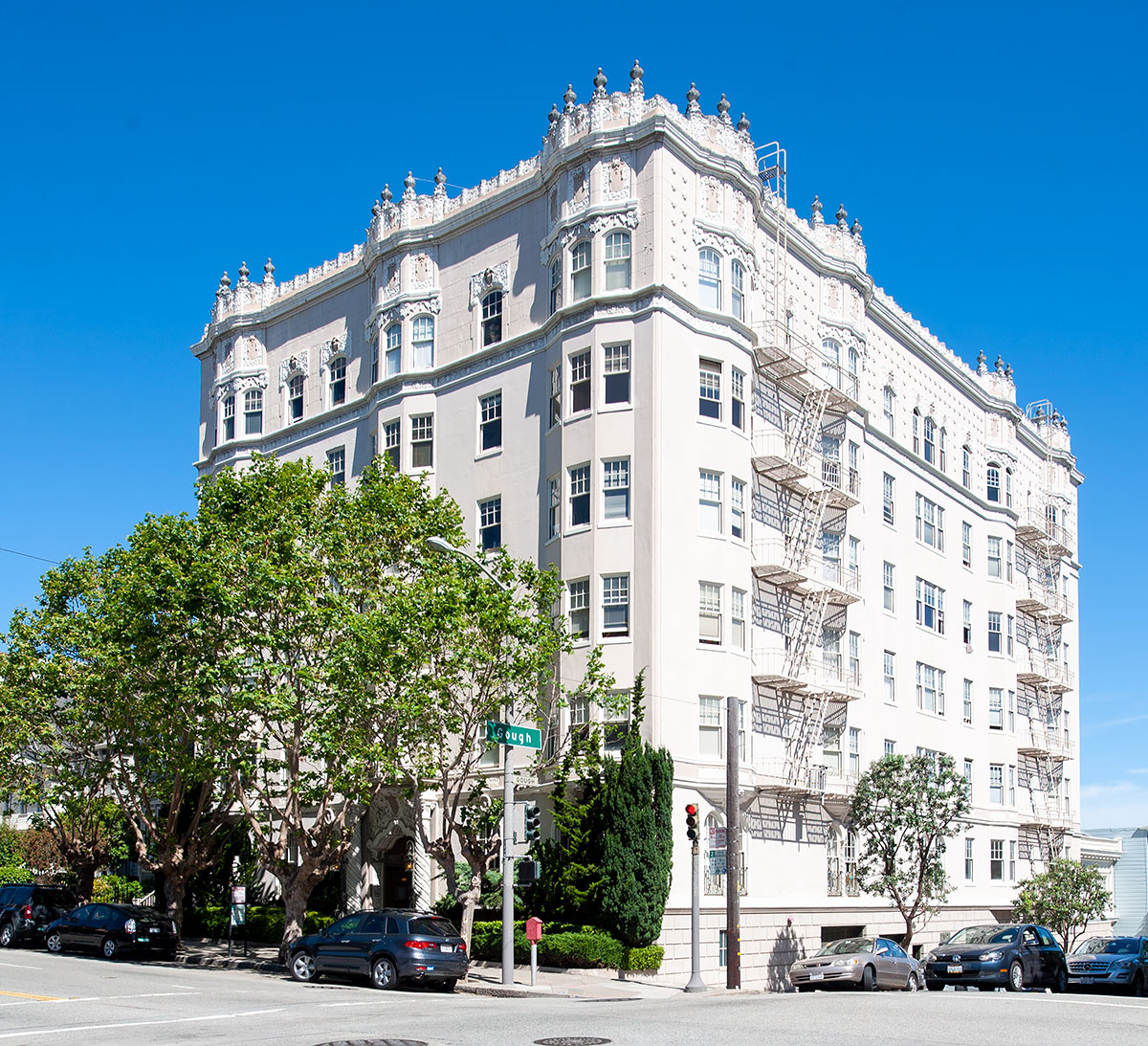 1800 Broadway in Pacific Heights, designed by H. C. Baumann, built 1927