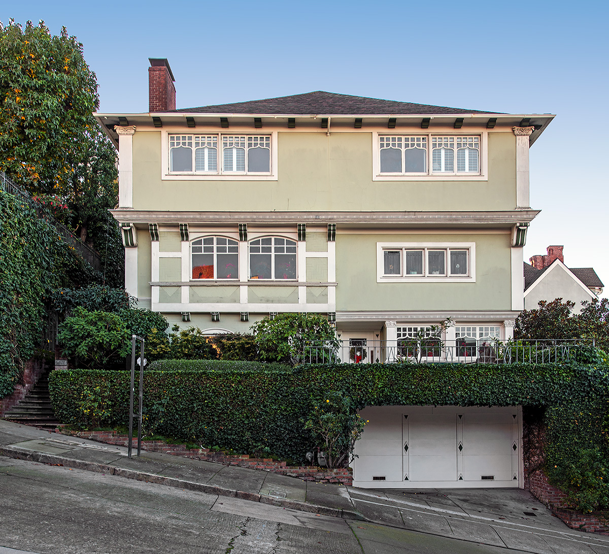 The Residence at 2415 Pierce Street was designed by Edgar A. Mathews and built in 1897.