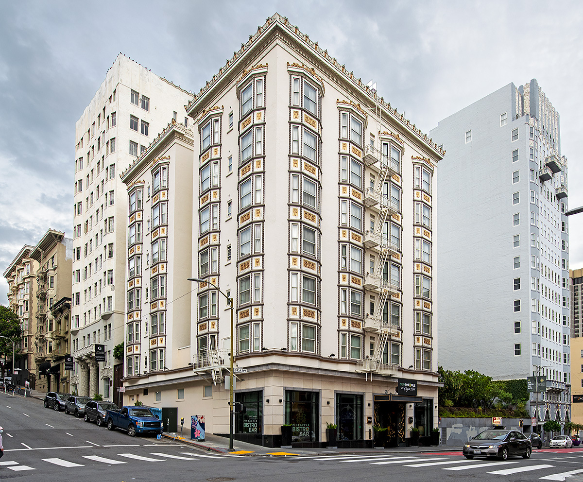 The The Savoy Hotel was designed by Albert Pissis and built in 1913.