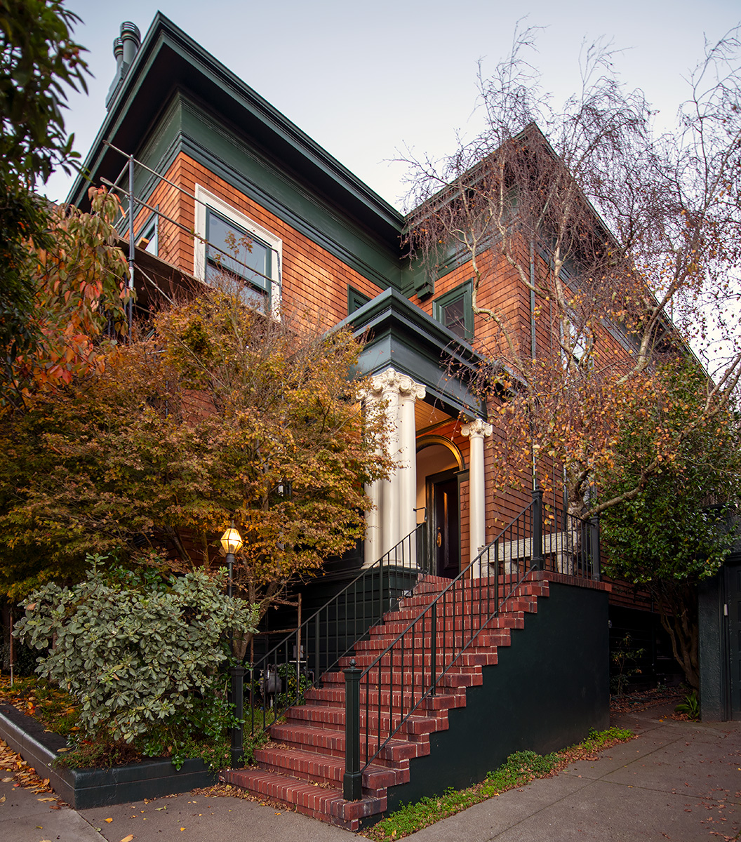 316 Spruce Street was designed by T. Paterson Ross and built 1905.