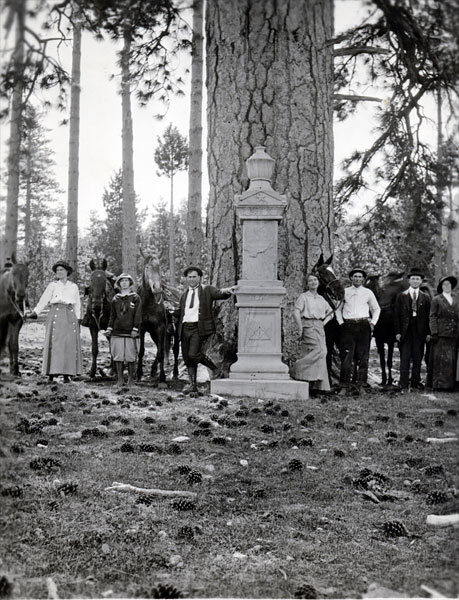 Original Lassen Monument in 1915