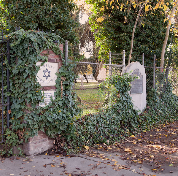 California Historical Landmark #765: Temple Israel Cemetery in Stockton