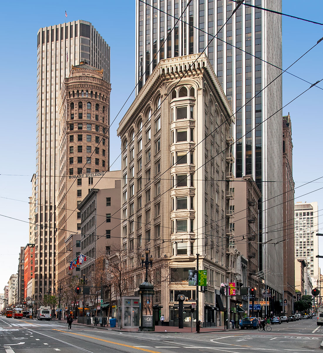 The Flatiron Building was designed by Havens & Toepke and built in 1913.
