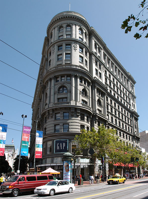 The The Flood Building was designed by Albert Pissis and built in 1904.