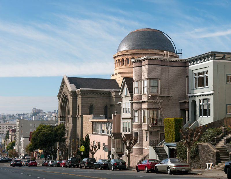 The Temple Sherith Israel was designed by Albert Pissis and built in 1904-1905.