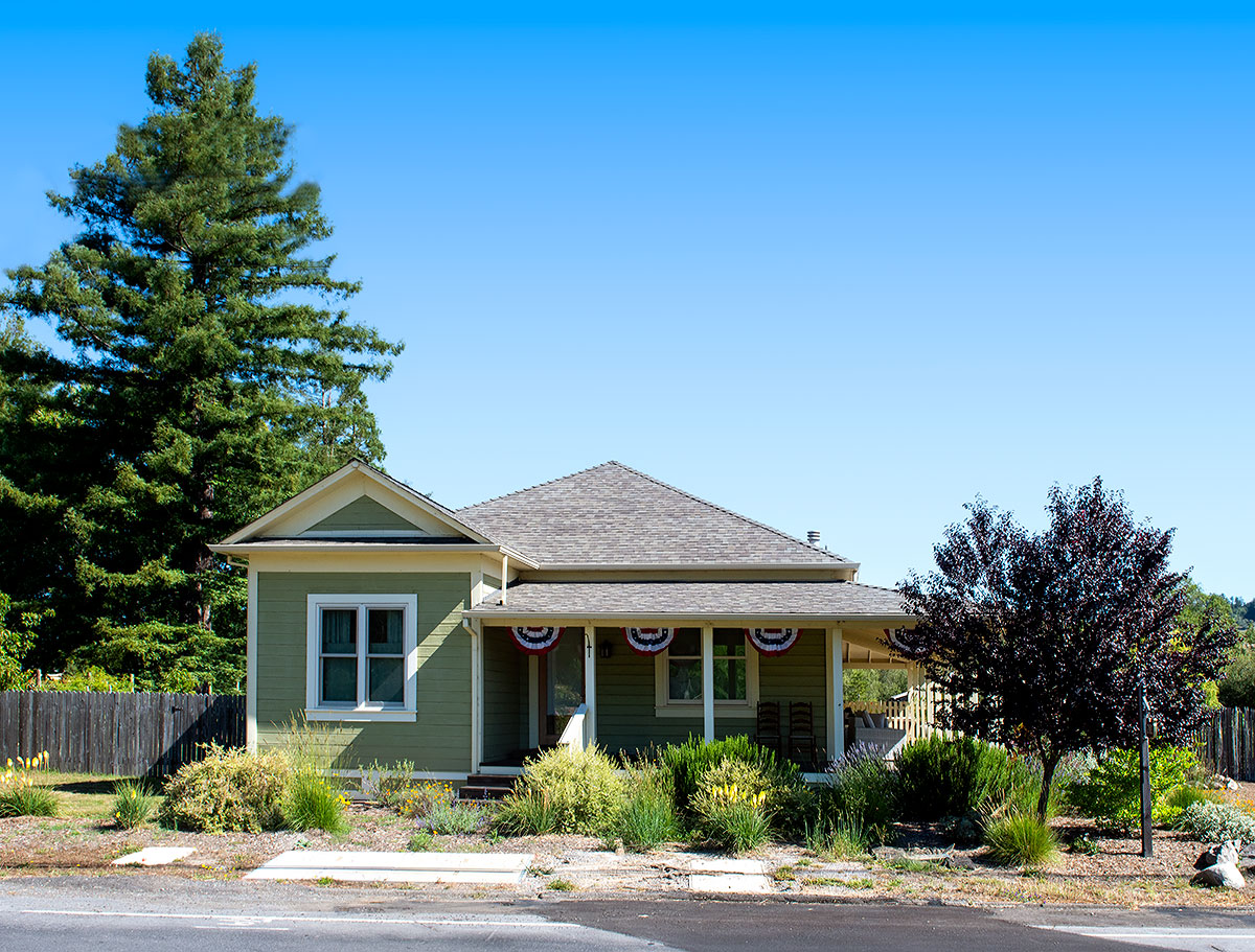281 Bohemian Highway in Freestone