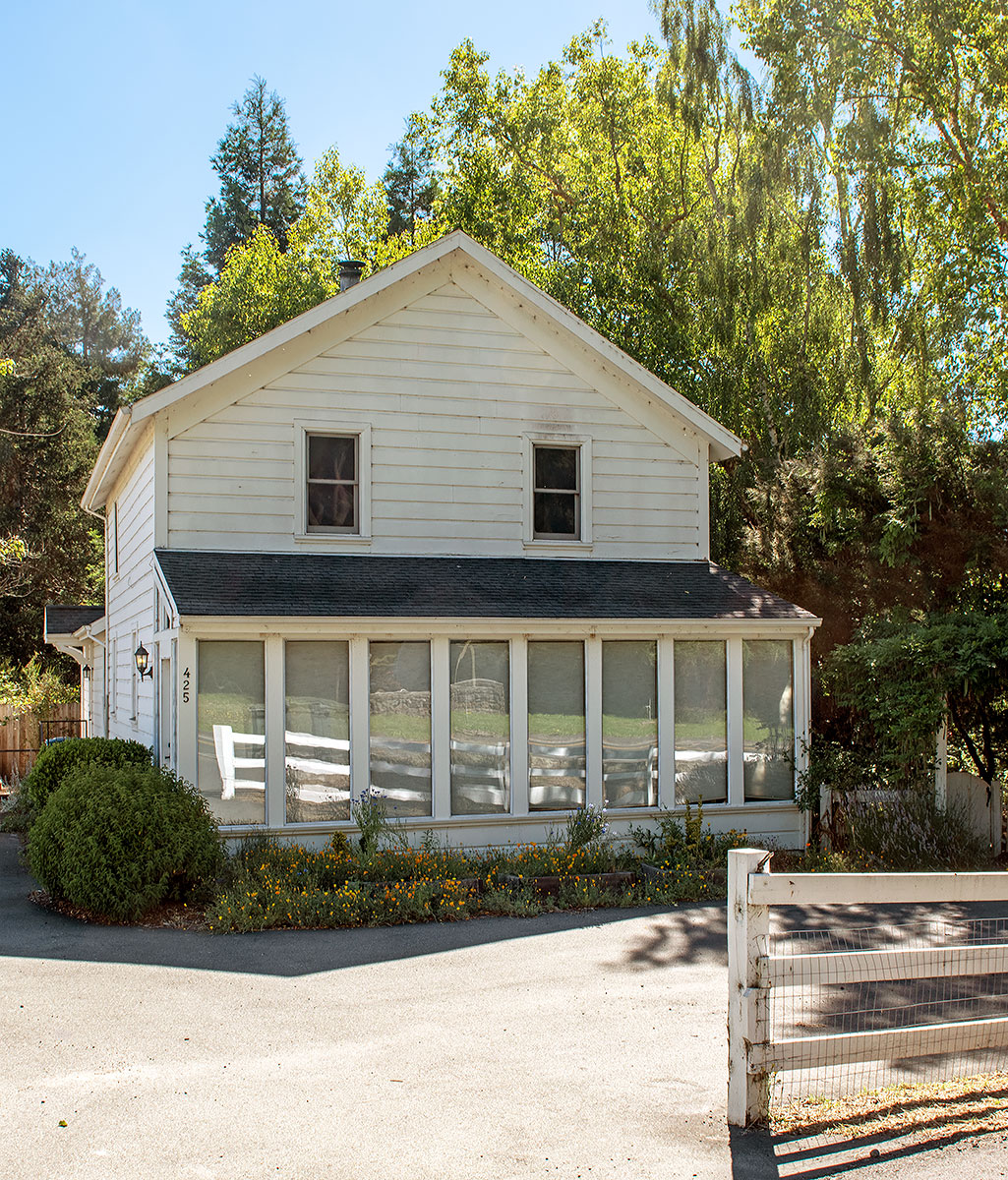 425 Bohemian Highway in Freestone