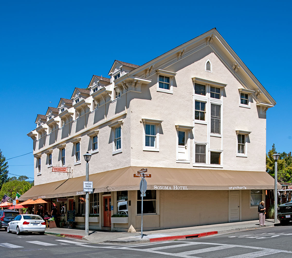 110 West Spain Street: Country Inn