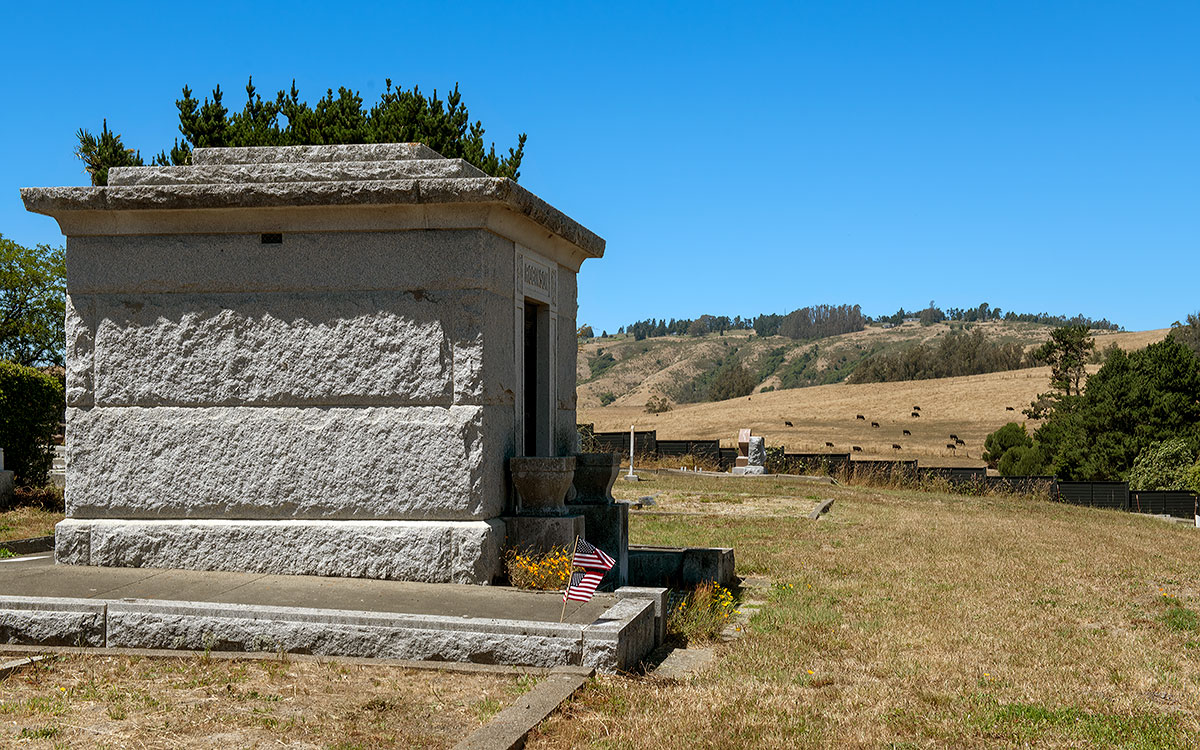 A tomb with a view in Bloomfield Cemetery